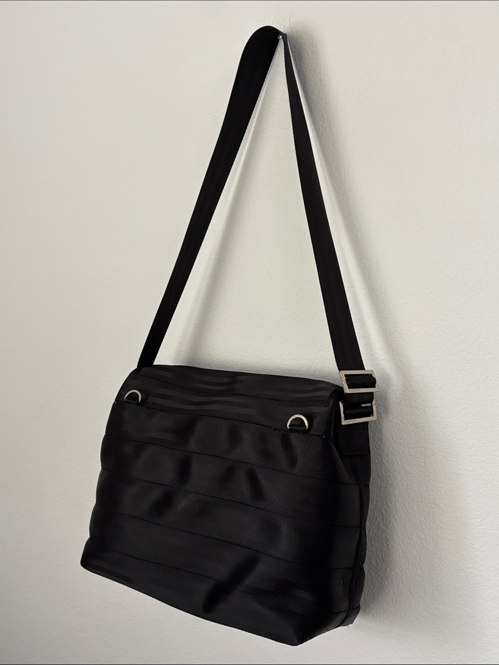 Harveys Black Women's Travel Messenger Bag Flap Over Pockets - Picture 6 of 16